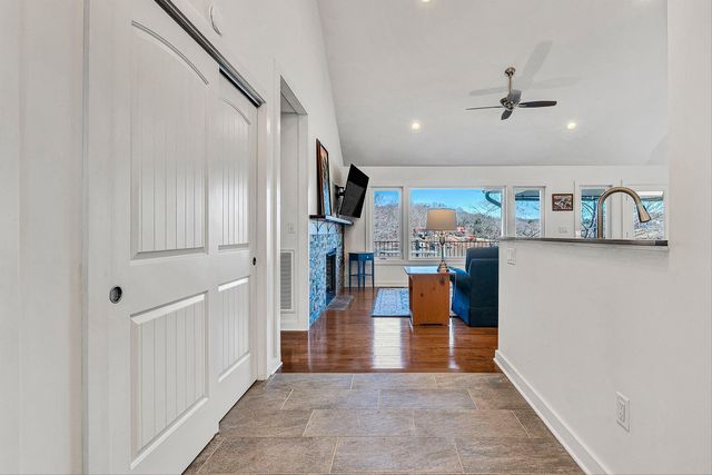 306 Cove Point TRL, Moneta, VA 24121