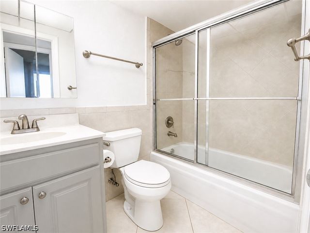 225 Turtle Lake CT 210, Naples, FL 34105
