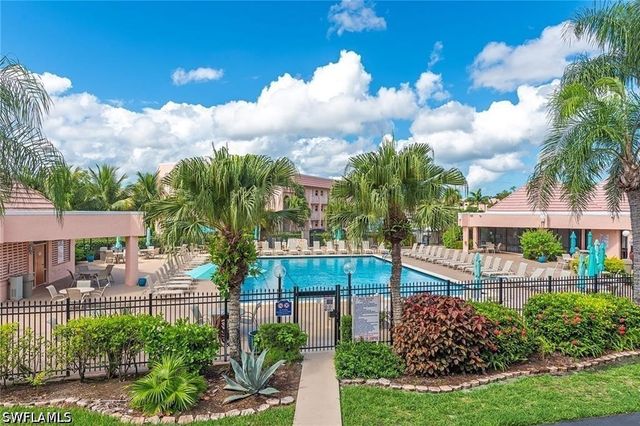 225 Turtle Lake CT 210, Naples, FL 34105