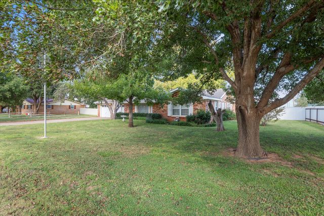 909 S Hockley Avenue, Sundown, TX 79372