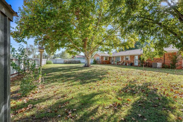 909 S Hockley Avenue, Sundown, TX 79372