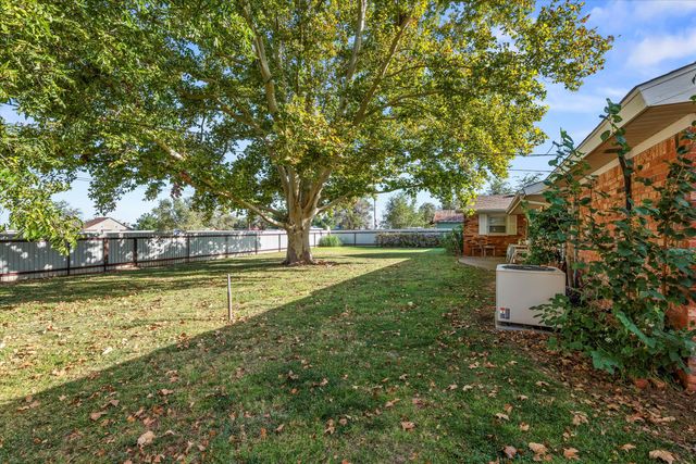 909 S Hockley Avenue, Sundown, TX 79372