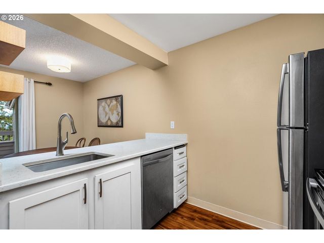 44 EAGLE CREST Dr 38, Lake Oswego, OR 97035