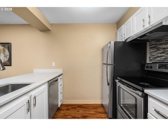 44 EAGLE CREST Dr 38, Lake Oswego, OR 97035