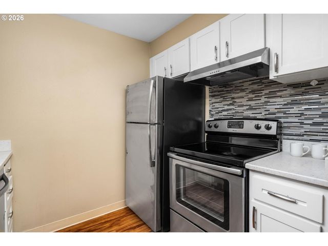 44 EAGLE CREST Dr 38, Lake Oswego, OR 97035
