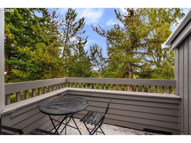 44 EAGLE CREST Dr 38, Lake Oswego, OR 97035