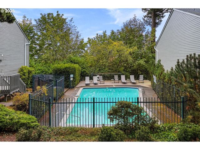 44 EAGLE CREST Dr 38, Lake Oswego, OR 97035
