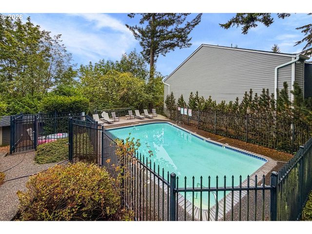 44 EAGLE CREST Dr 38, Lake Oswego, OR 97035