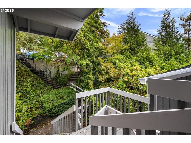 44 EAGLE CREST Dr 38, Lake Oswego, OR 97035