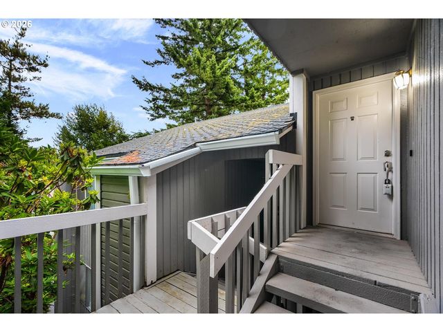 44 EAGLE CREST Dr 38, Lake Oswego, OR 97035