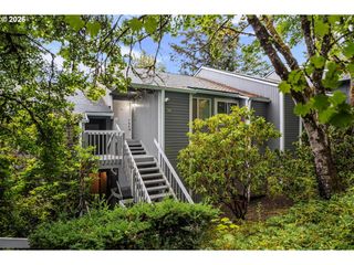 44 EAGLE CREST Dr 38, Lake Oswego, OR 97035