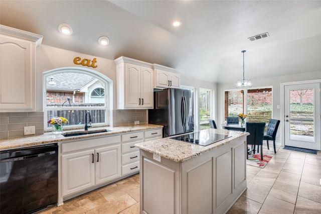 2114 Oakcrest Court, Corinth, TX 76210