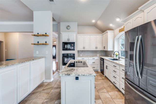 2114 Oakcrest Court, Corinth, TX 76210