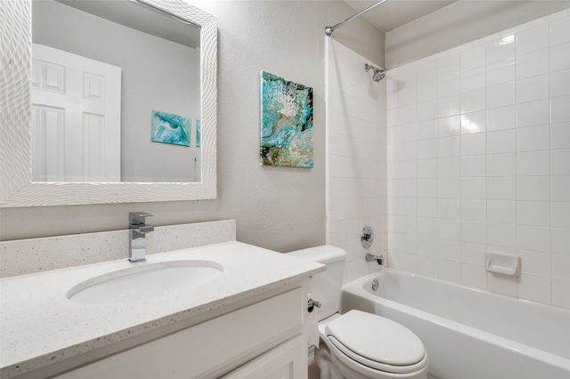 2114 Oakcrest Court, Corinth, TX 76210