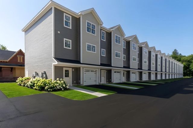 44 Dean St. 215, Taunton, MA 02780