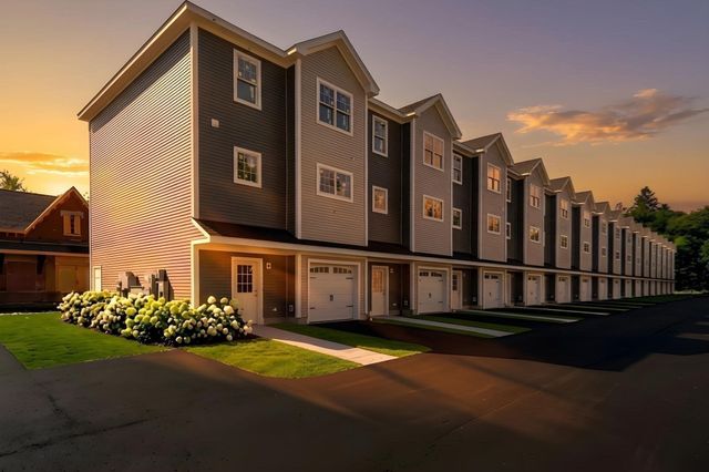 44 Dean St. 215, Taunton, MA 02780