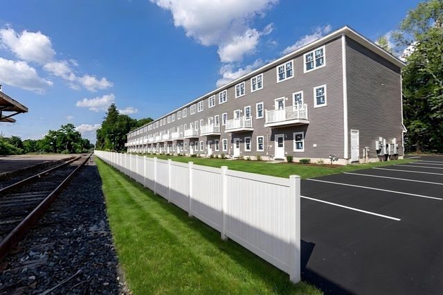 44 Dean St. 215, Taunton, MA 02780