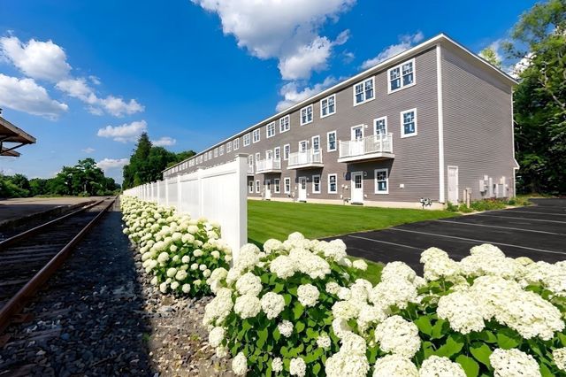 44 Dean St. 215, Taunton, MA 02780
