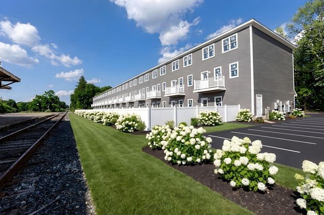 44 Dean St. 215, Taunton, MA 02780