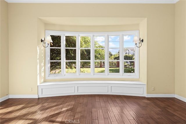 23051 Oxnard Street, Woodland Hills, CA 91367