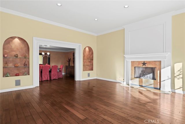 23051 Oxnard Street, Woodland Hills, CA 91367