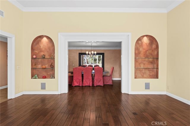 23051 Oxnard Street, Woodland Hills, CA 91367