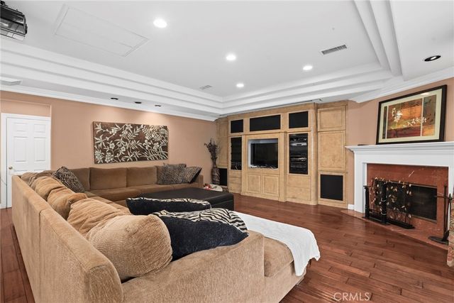 23051 Oxnard Street, Woodland Hills, CA 91367