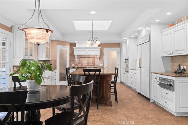 23051 Oxnard Street, Woodland Hills, CA 91367