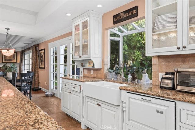 23051 Oxnard Street, Woodland Hills, CA 91367