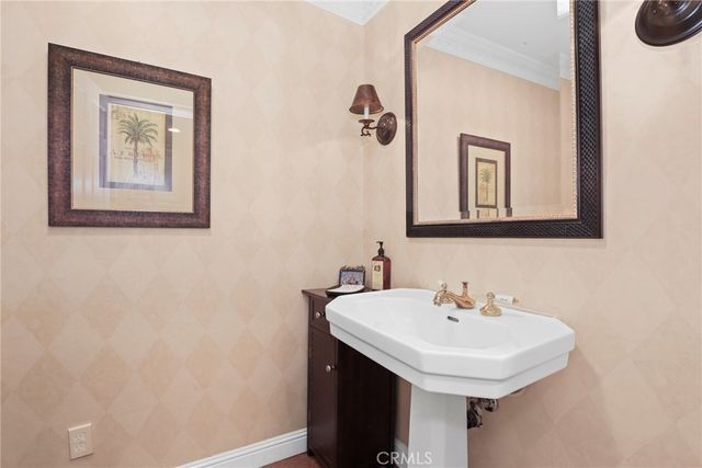 23051 Oxnard Street, Woodland Hills, CA 91367