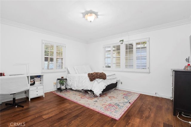 23051 Oxnard Street, Woodland Hills, CA 91367