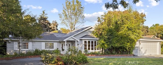 23051 Oxnard Street, Woodland Hills, CA 91367