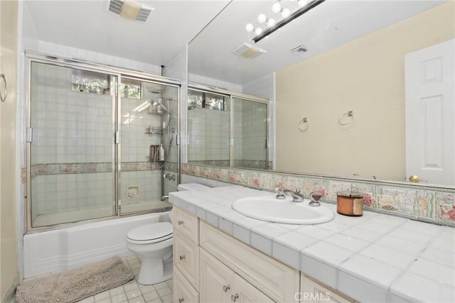 23051 Oxnard Street, Woodland Hills, CA 91367