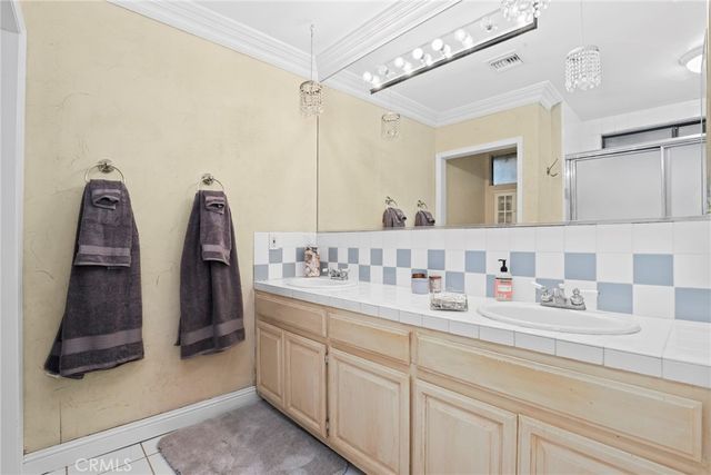 23051 Oxnard Street, Woodland Hills, CA 91367