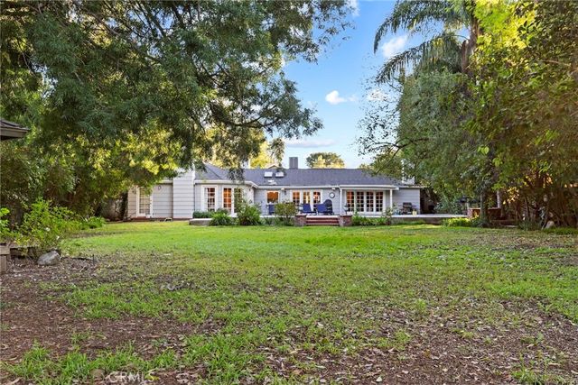 23051 Oxnard Street, Woodland Hills, CA 91367