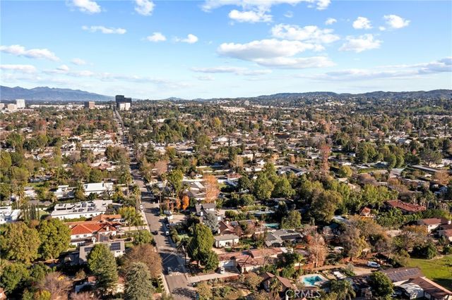 23051 Oxnard Street, Woodland Hills, CA 91367