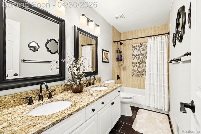 6883 Essex Court, Waterford Charter Township, MI 48327