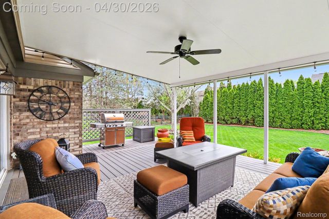 6883 Essex Court, Waterford Charter Township, MI 48327