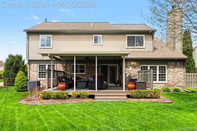 6883 Essex Court, Waterford Charter Township, MI 48327