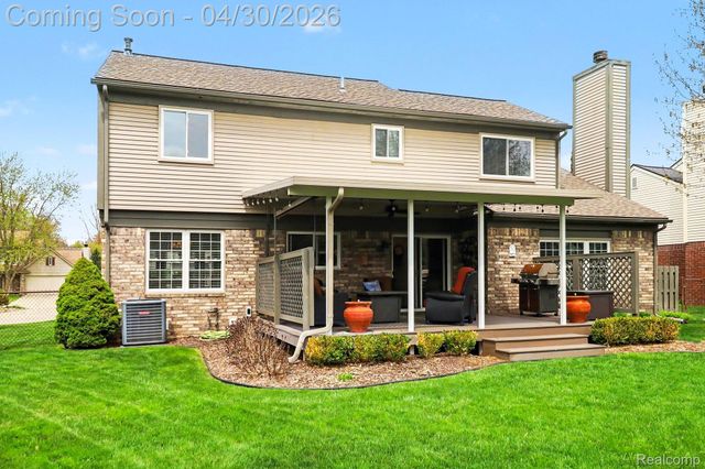 6883 Essex Court, Waterford Charter Township, MI 48327