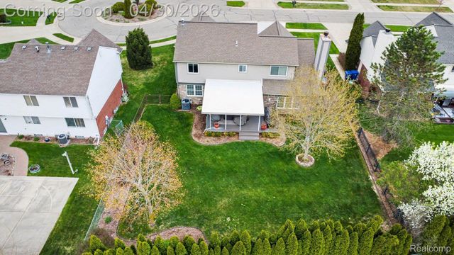 6883 Essex Court, Waterford Charter Township, MI 48327