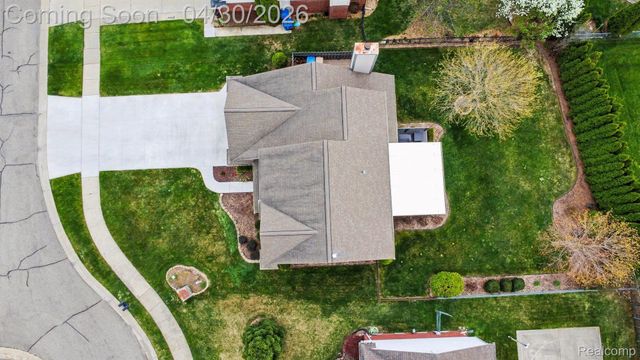 6883 Essex Court, Waterford Charter Township, MI 48327