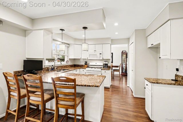 6883 Essex Court, Waterford Charter Township, MI 48327