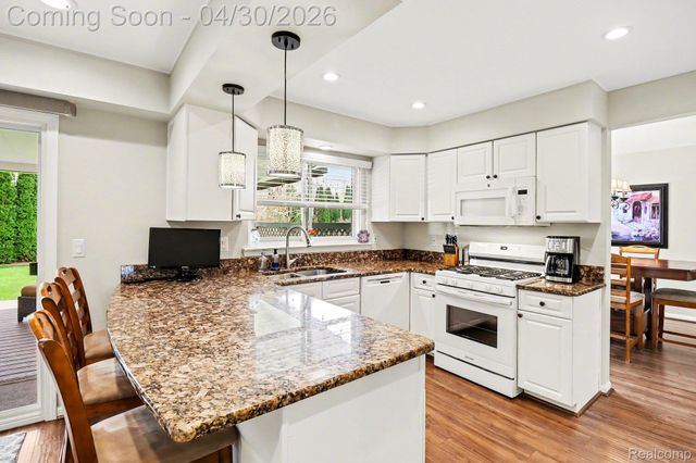 6883 Essex Court, Waterford Charter Township, MI 48327