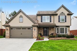 6883 Essex Court, Waterford Charter Township, MI 48327