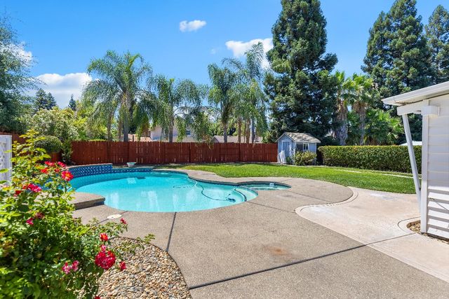 8646 Blue Jay Way, Citrus Heights, CA 95610