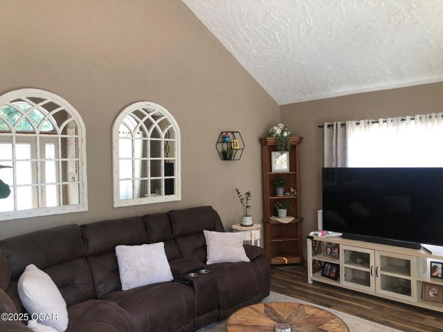 1839 W Elm Drive, Joplin, MO 64801