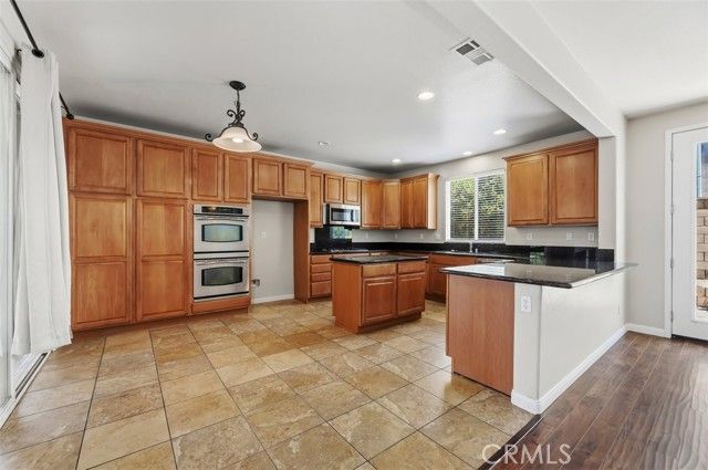 6734 Ruby Canyon, Eastvale, CA 92880