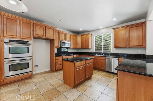 6734 Ruby Canyon, Eastvale, CA 92880
