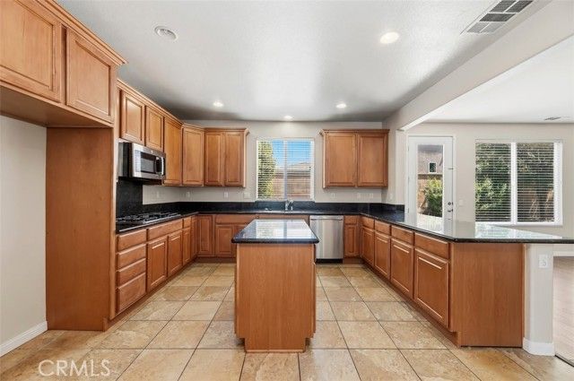 6734 Ruby Canyon, Eastvale, CA 92880